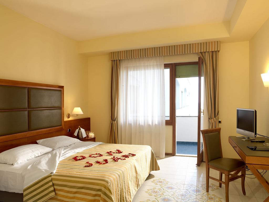 Grand Hotel Don Juan Giulianova Room photo