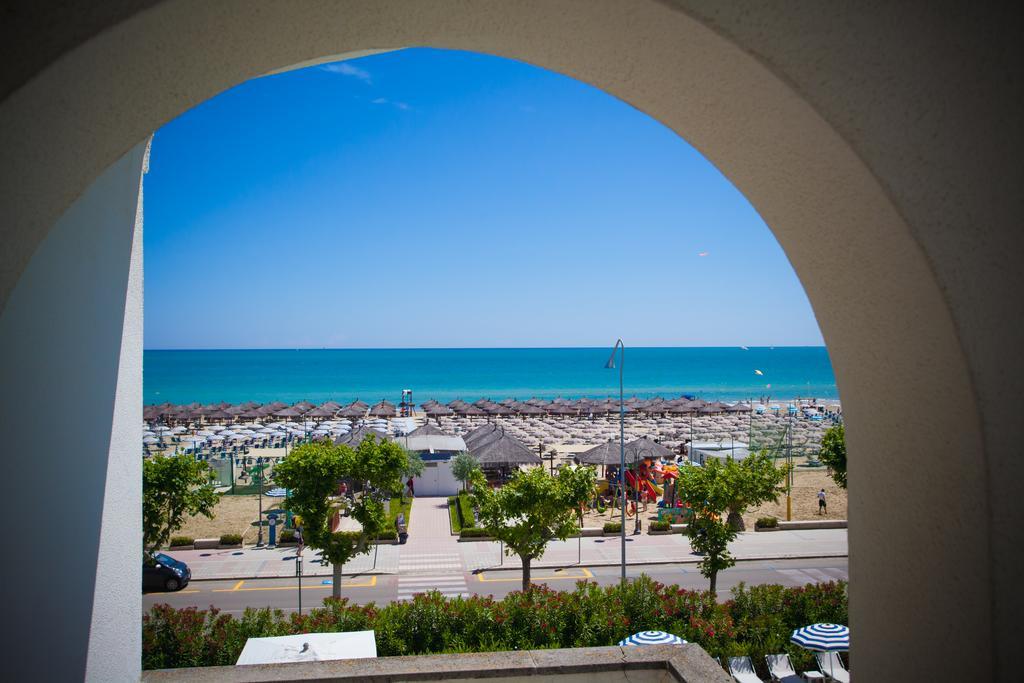 Grand Hotel Don Juan Giulianova Exterior photo